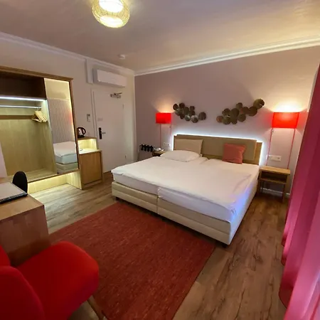 Hessischer Hof 3*