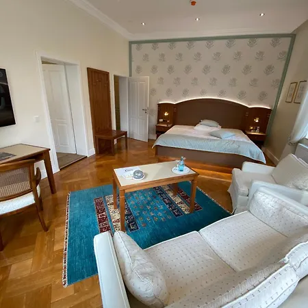 Hotel Hessischer Hof 3*